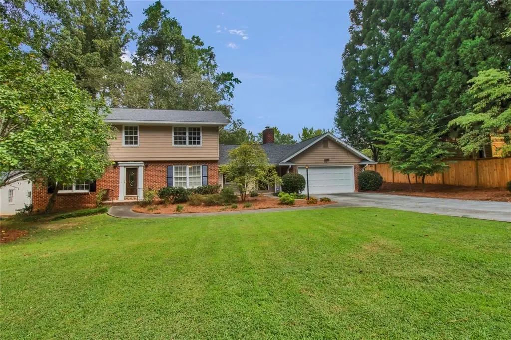 2594 W Fontainebleau Court, Atlanta