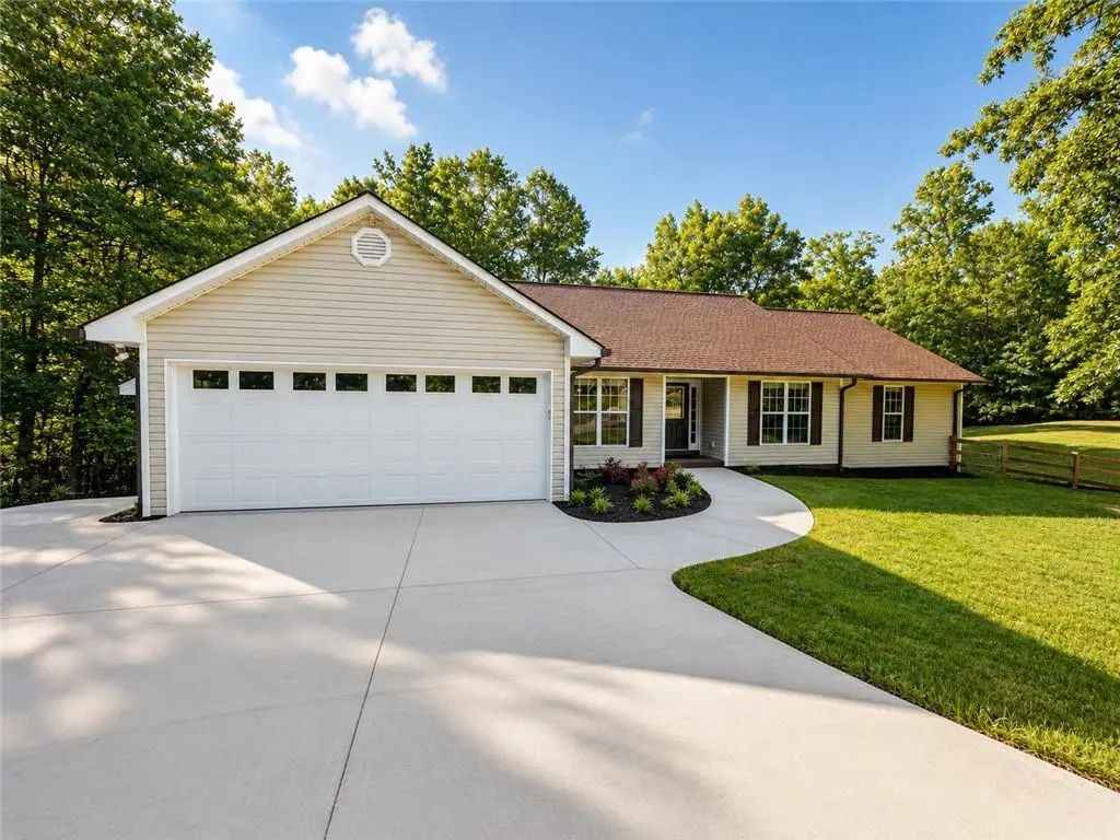 200 Heard Road, Canton