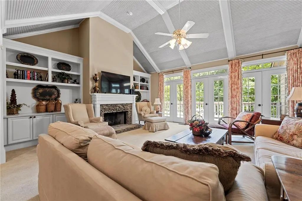 87 Pine Knoll, Big Canoe