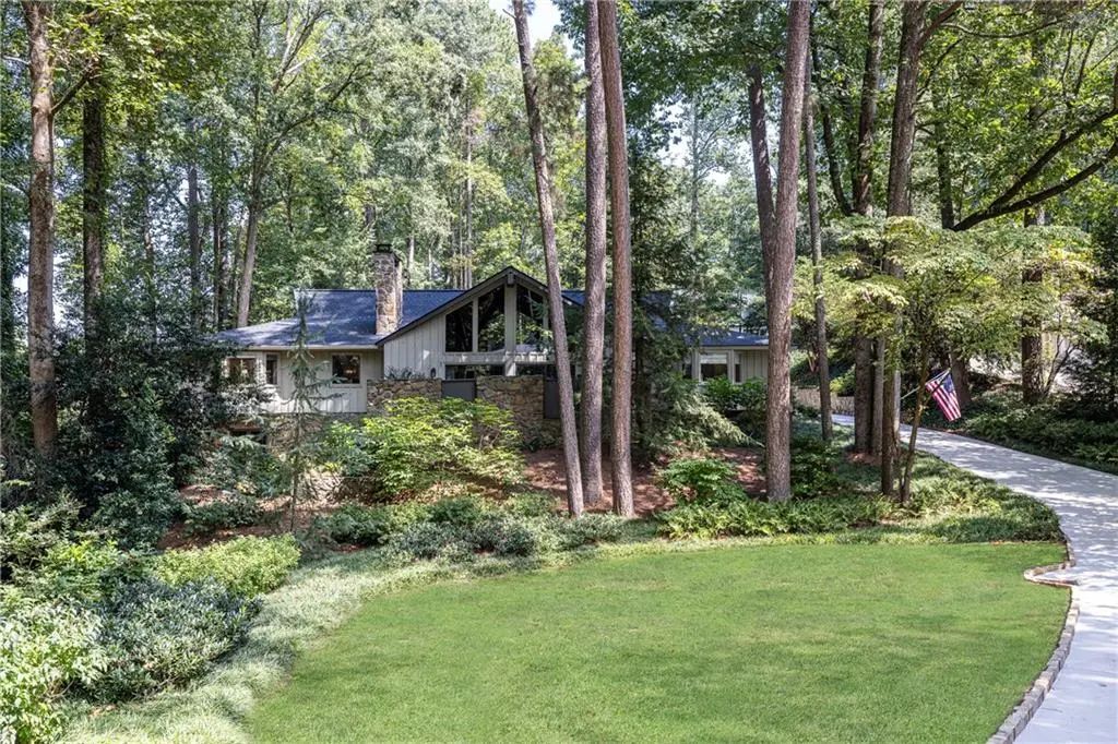 945 River Overlook Court, Sandy Springs