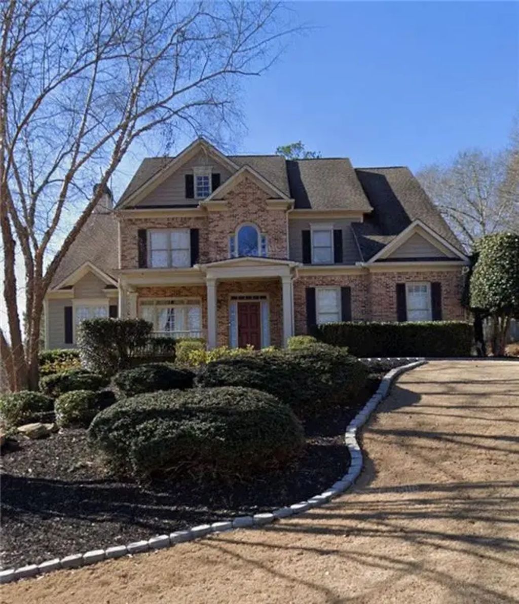 905 Misty Wood Lane, Suwanee