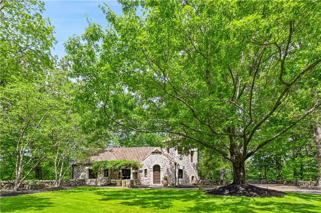 2100 West Wesley Road, Atlanta