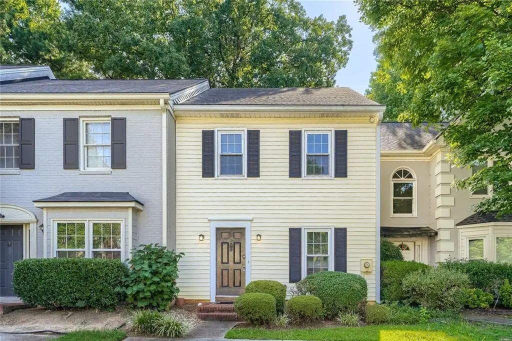 594 Harcourt Place Se, Marietta