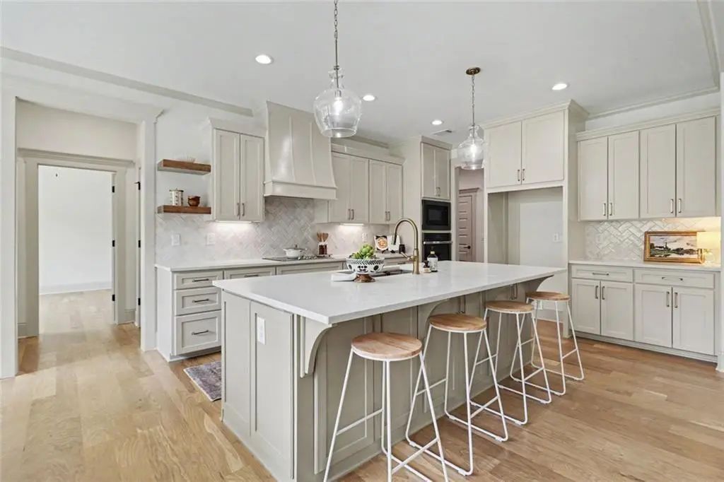 105 W Lake Boulevard, Carrollton
