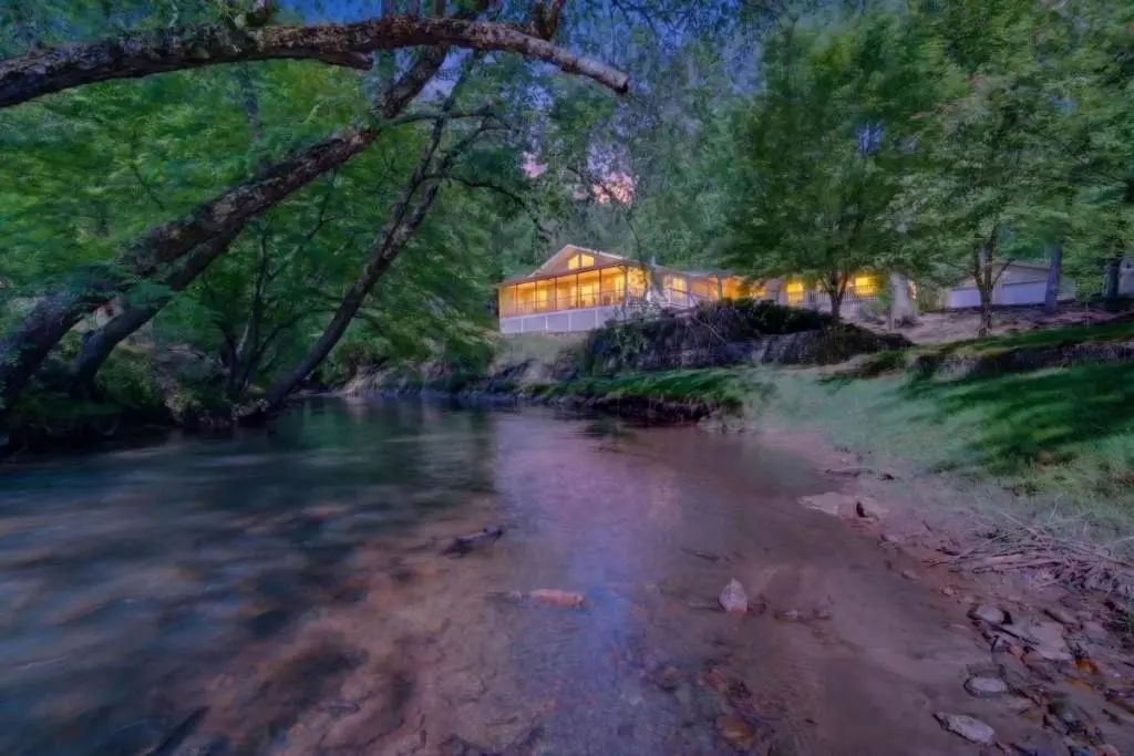 401 Mountain Rivers Road, Mineral Bluff