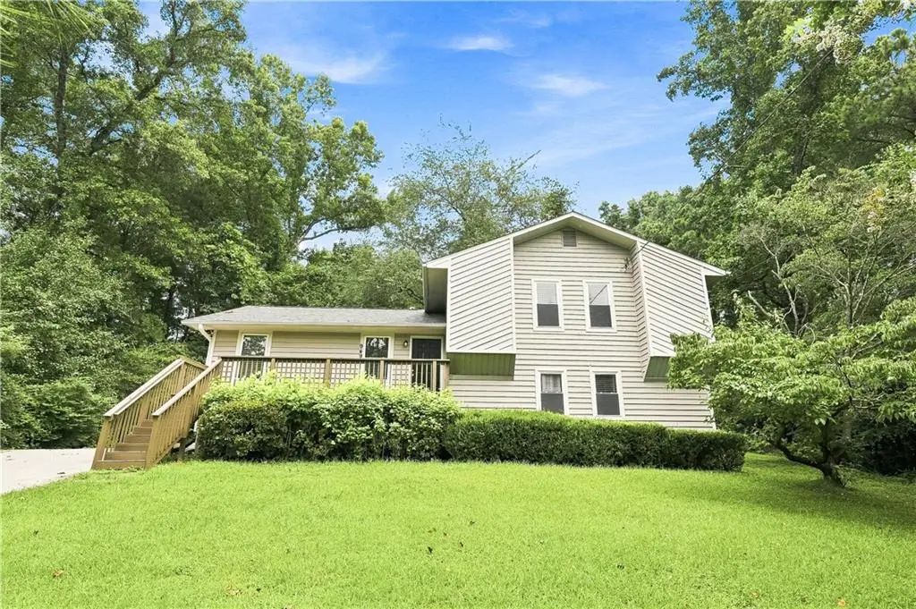 949 Falconcrest Drive, Lawrenceville