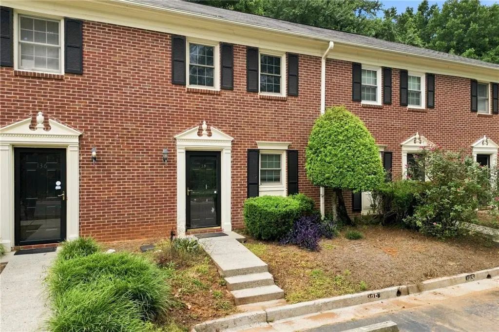 135 Sterling Court, Alpharetta