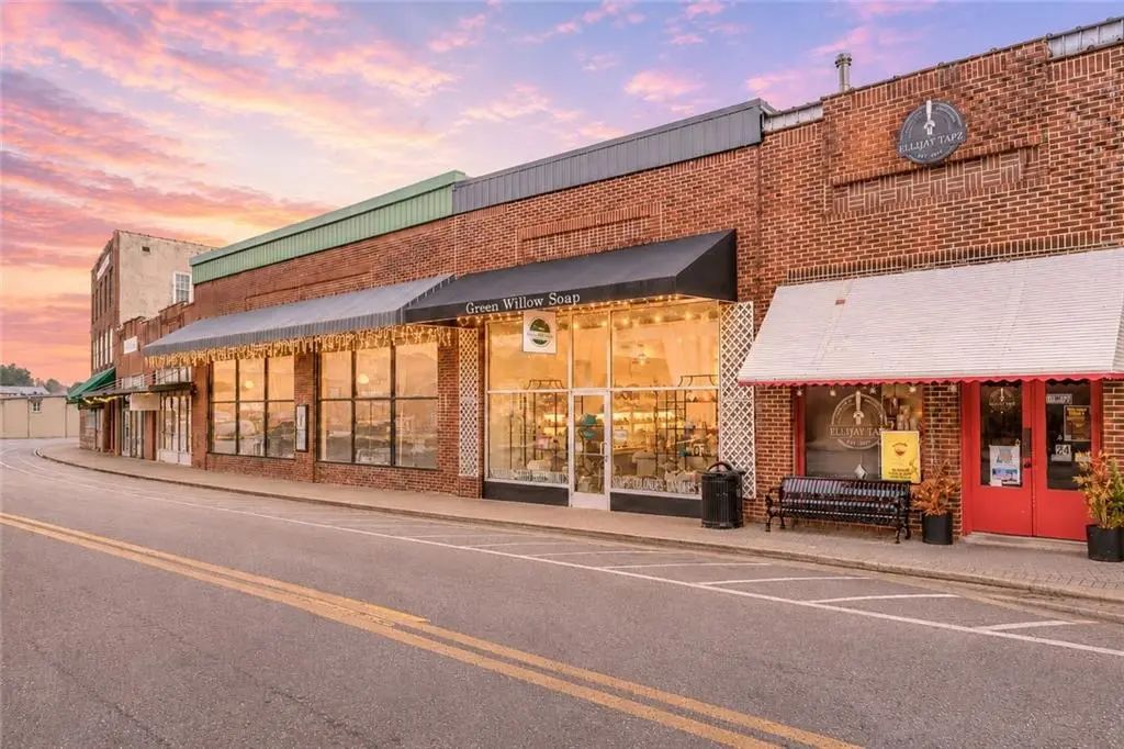 28 N Main Street, Ellijay