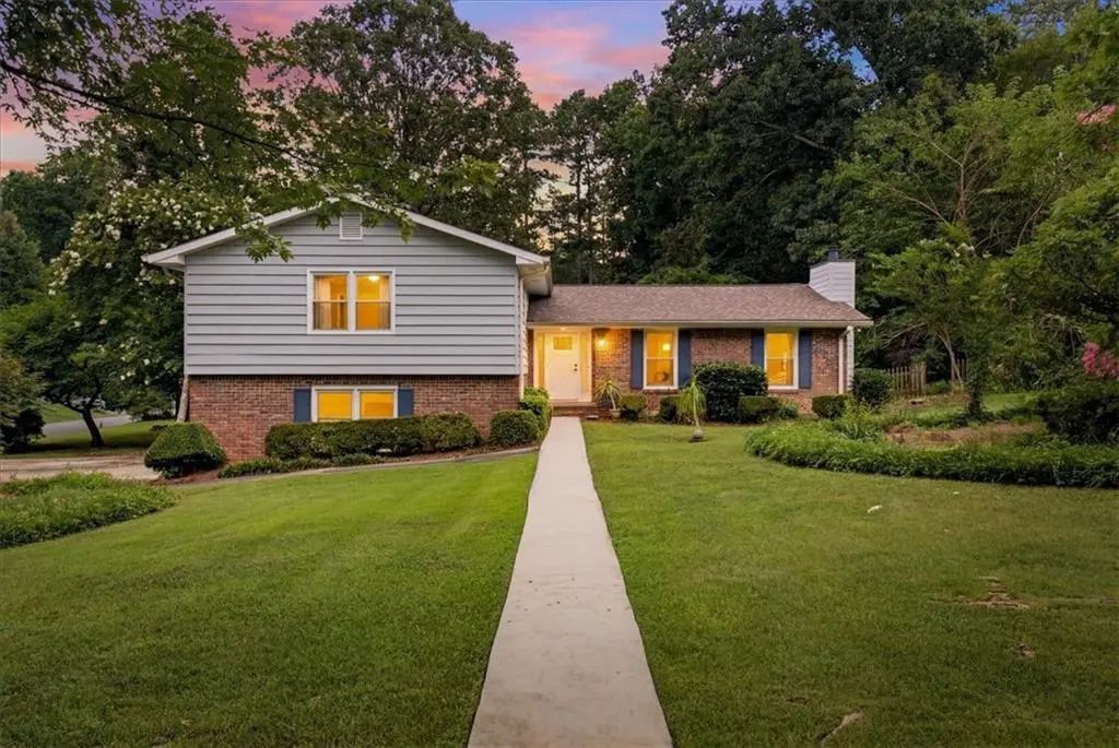 8 Rhodes Drive Se, Marietta