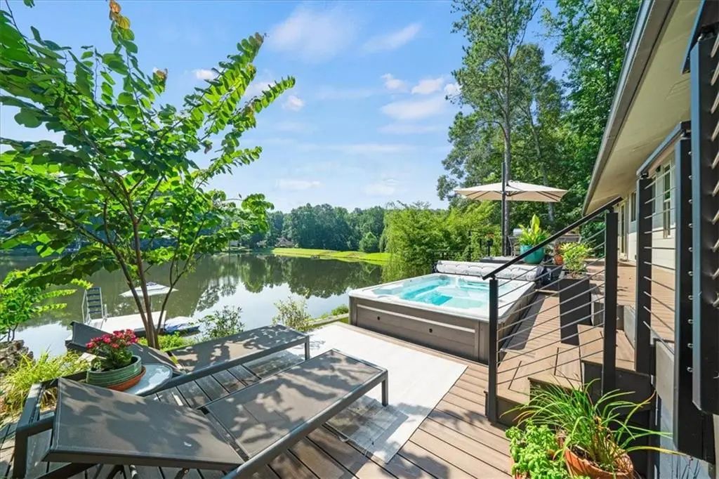 1085 Lake Charles Drive, Roswell