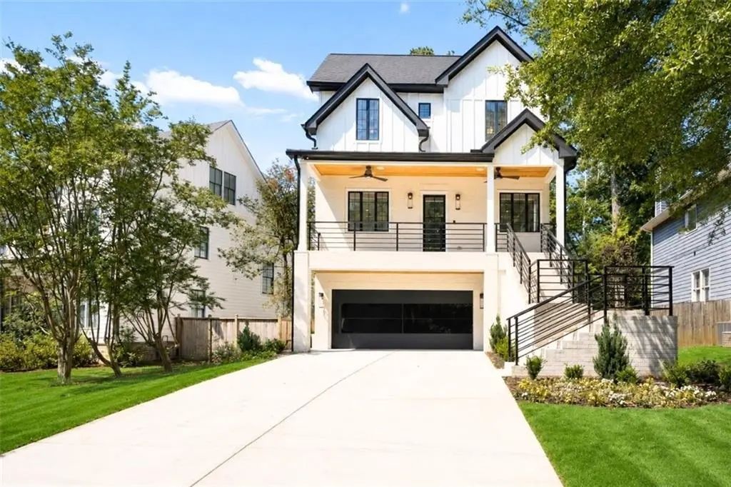 1385 Sylvan Circle Ne, Brookhaven