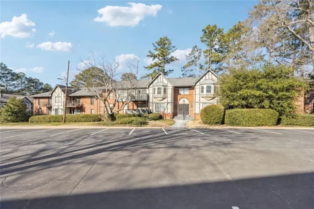 Unit N-20 - 6851 Roswell Road, Sandy Springs