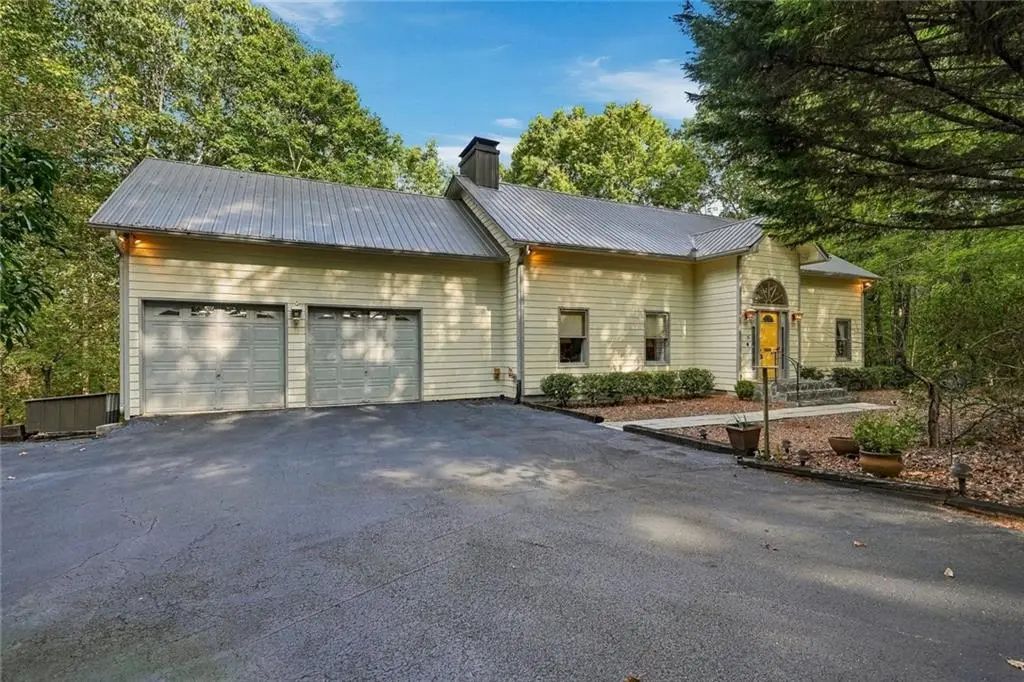 718 Ben Higgins Road, Dahlonega