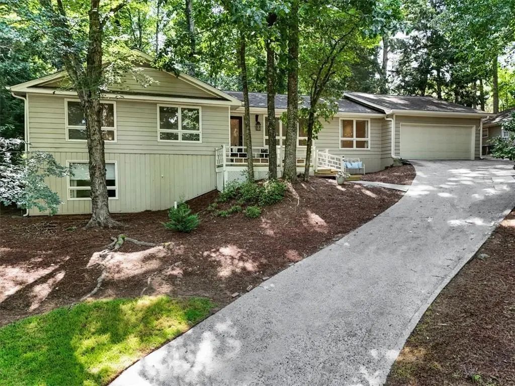 310 Clear Creek Court, Roswell