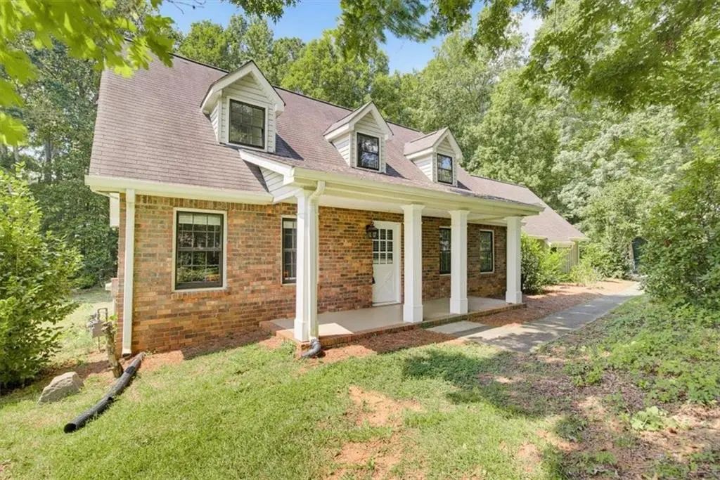 435 Nw Stonehenge Drive, Marietta