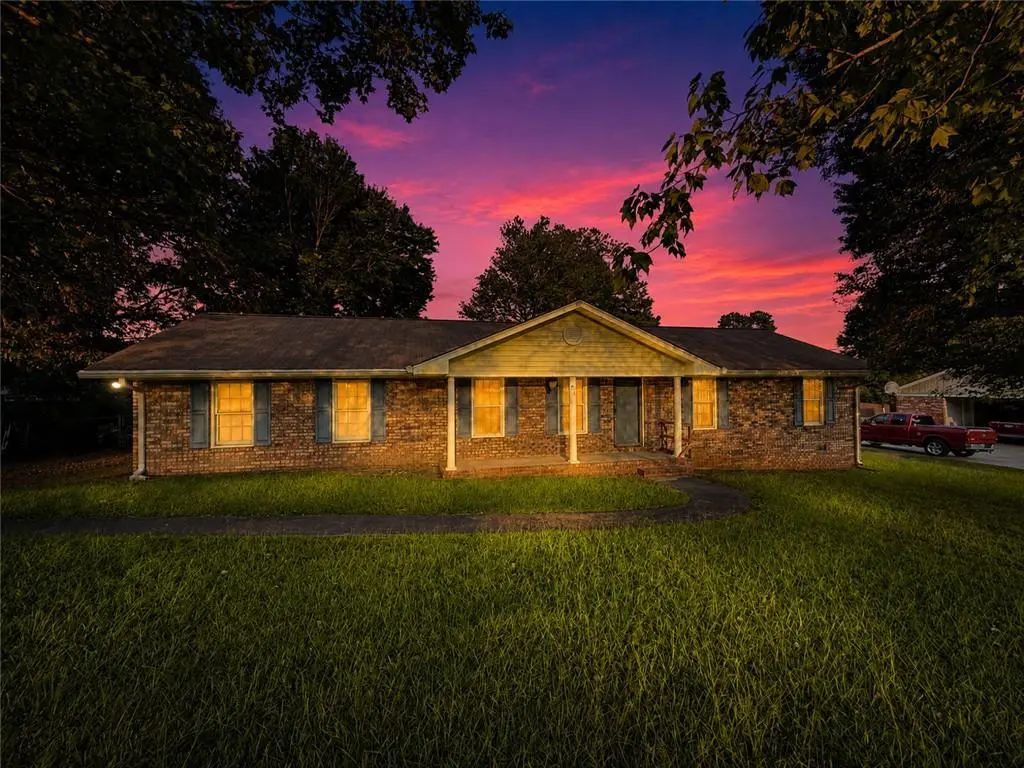 25 Montre Circle Se, Silver Creek