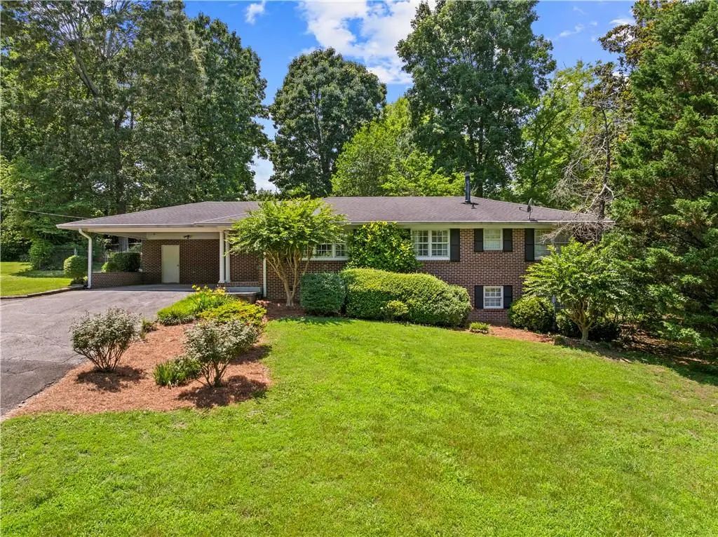 204 Sherwood Drive, Calhoun
