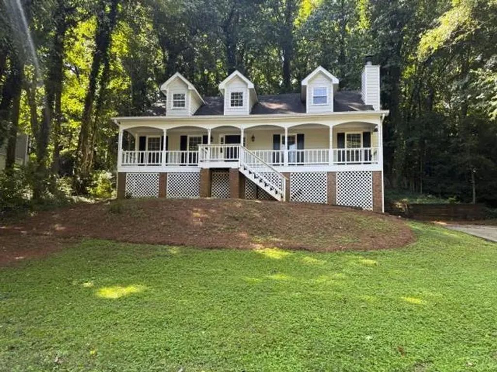 2568 N Arbor Trail, Marietta