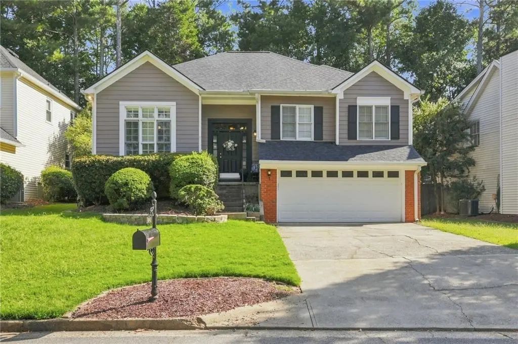 8965 Club River Drive, Roswell