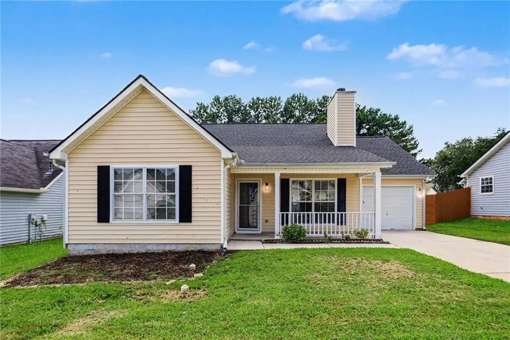 9009 Highland Pass, Fairburn