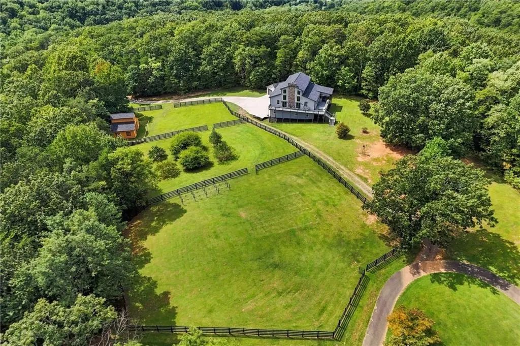279 Seven Springs Road, Talking Rock