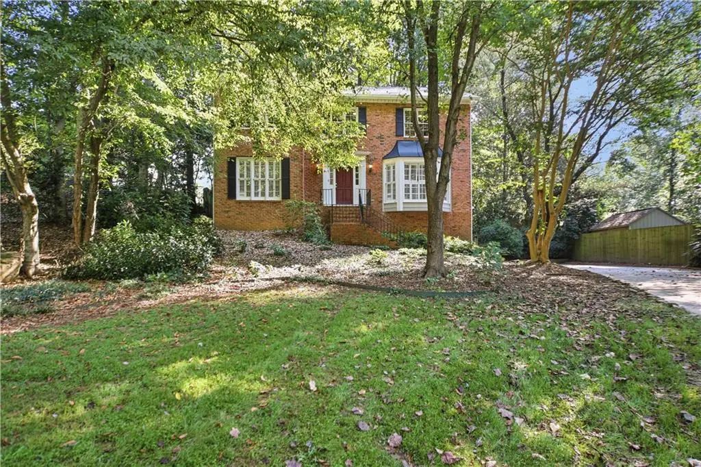 305 Old Tree Trace, Roswell