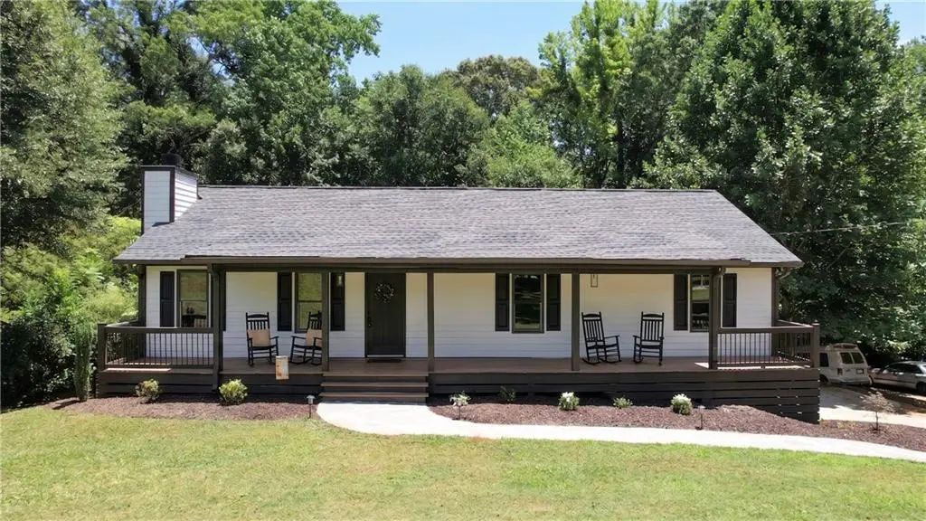 323 Hill Crest Circle, Woodstock