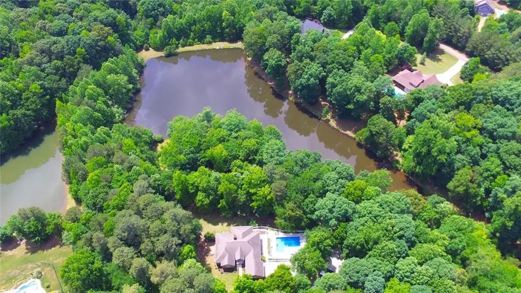 72 Lake Court, Jefferson