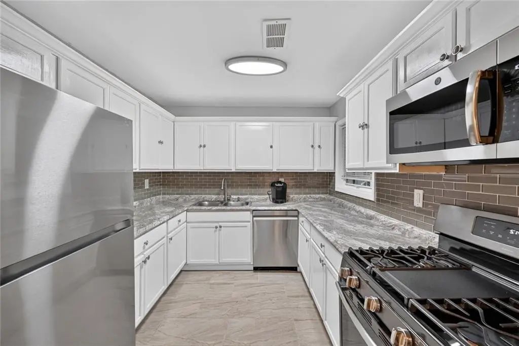 1632 Roanoke Place Se, Marietta