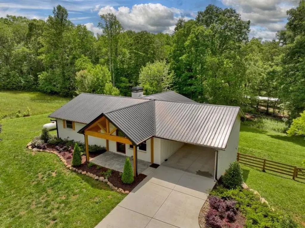 975 Goss Road, Epworth