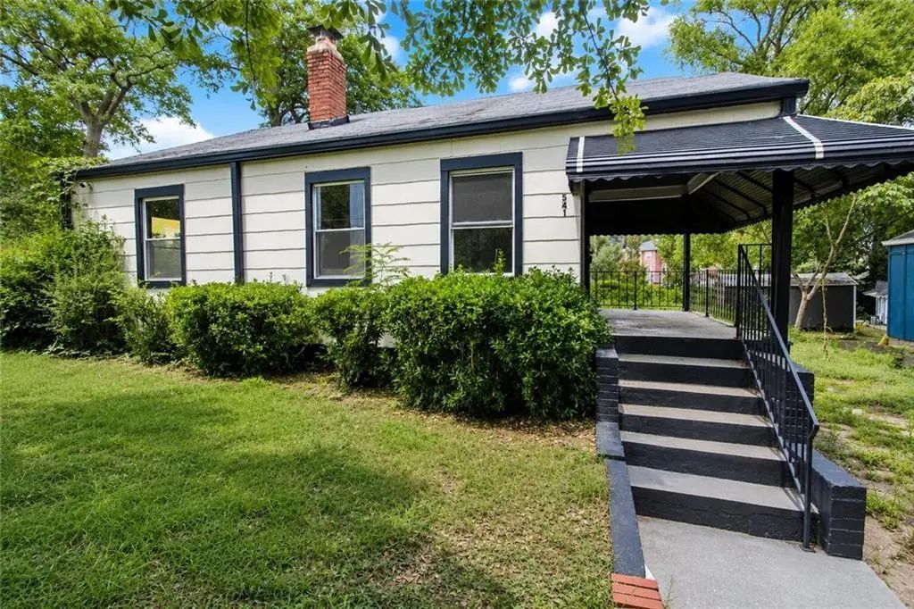 541 W Lake Avenue Nw, Atlanta
