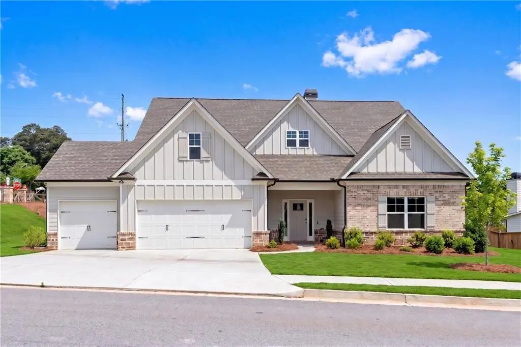 111 Cherokee Rose Lane, Hoschton