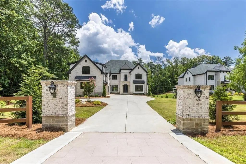 10765 Shallowford Road, Roswell