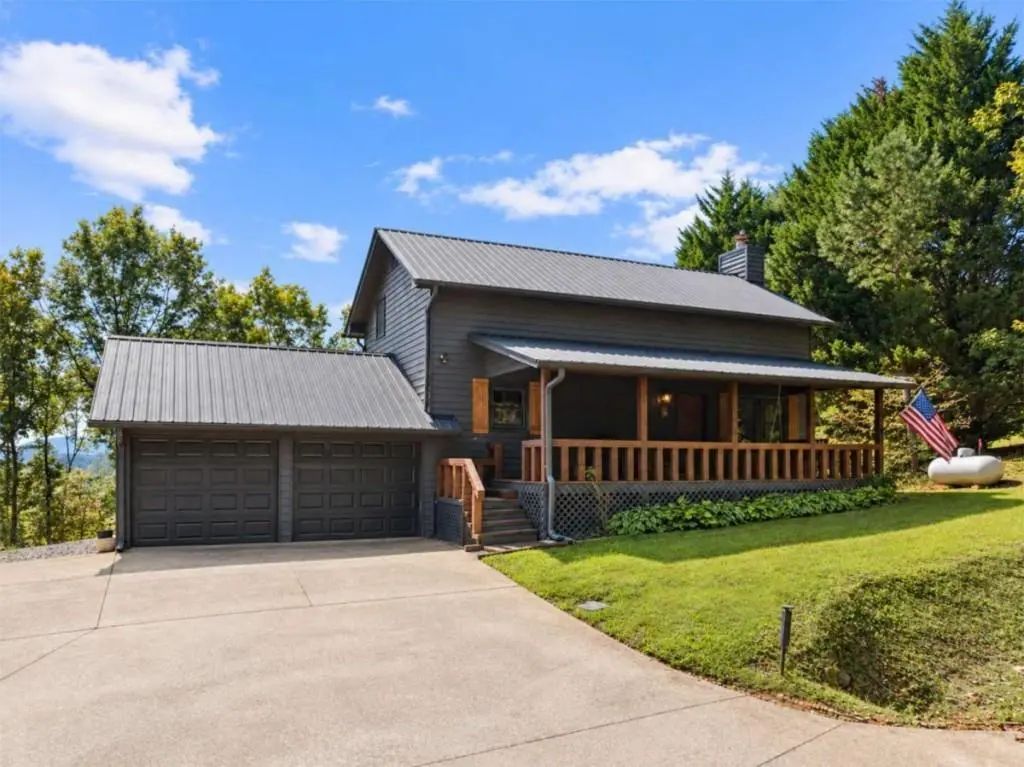36 Deep Cove Road, Blue Ridge