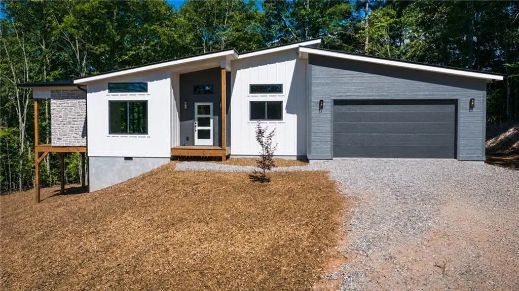 215 Brookhaven Dr., Blairsville