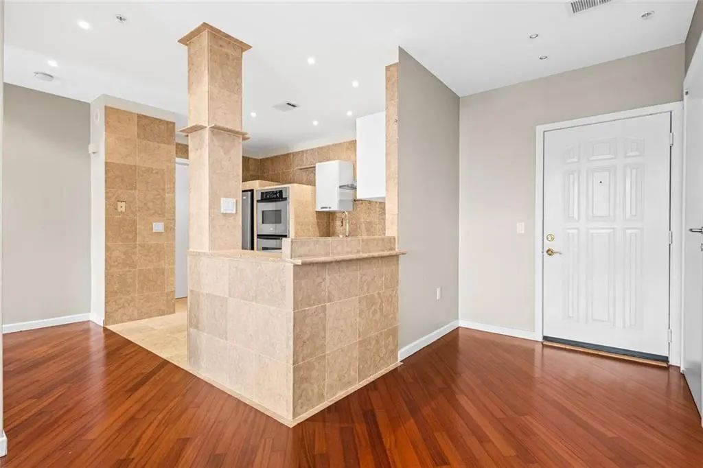 Unit 1410 - 3334 Peachtree Road Ne, Atlanta