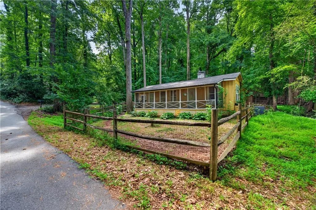 130 Chestnut Street, Roswell