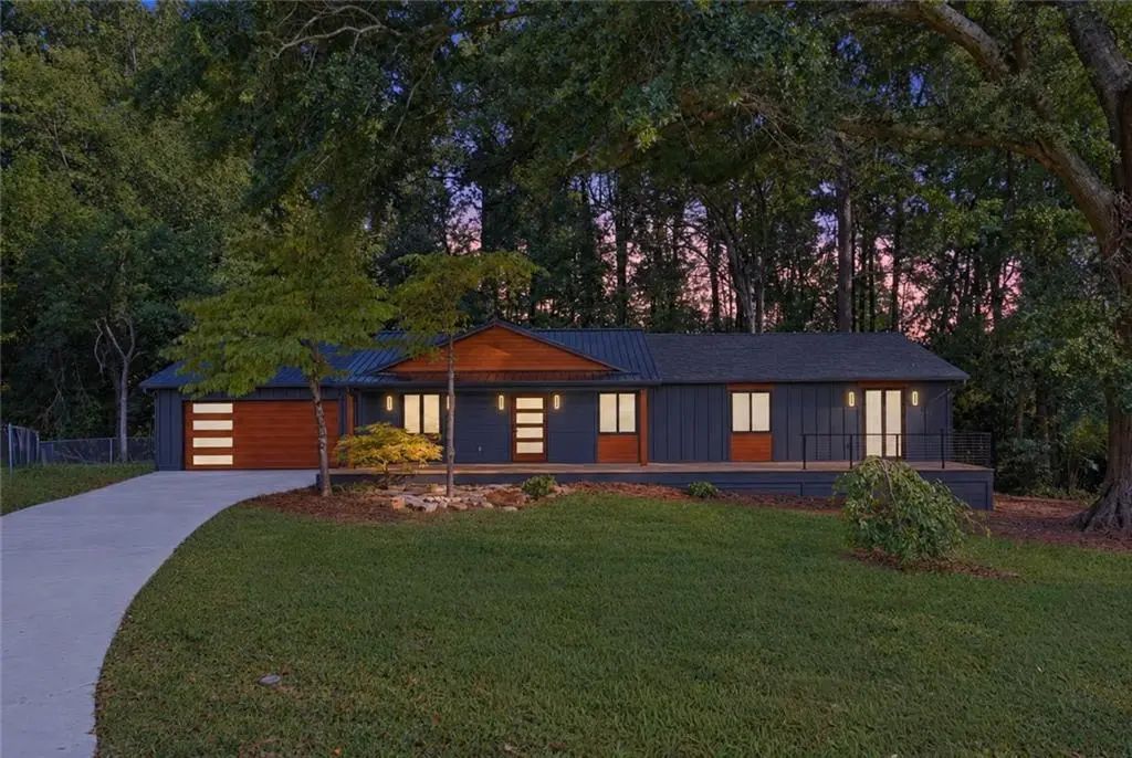 190 Crestwood Court, Alpharetta