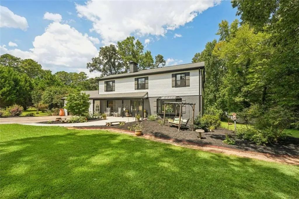 524 Golfview Dr, Peachtree City