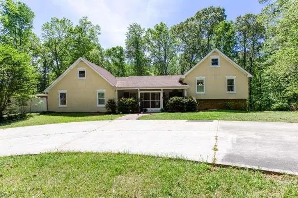 4854 Ivey Lane, Douglasville