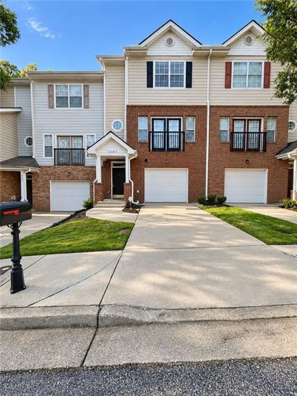 2585 Laurel Circle Nw, Atlanta