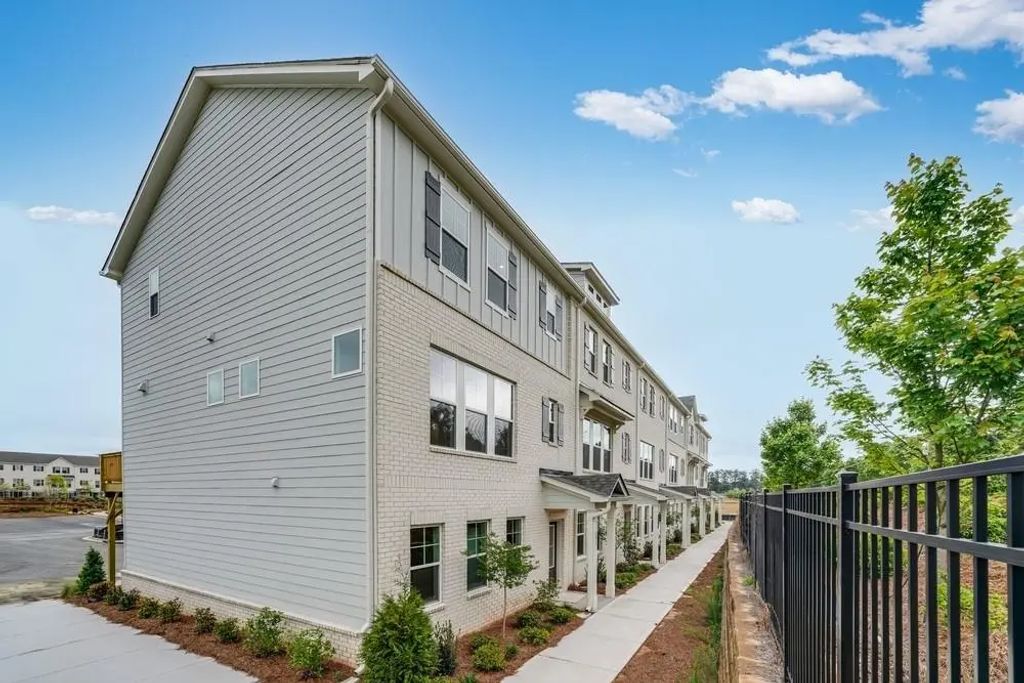 106 Epperly Way, Tucker