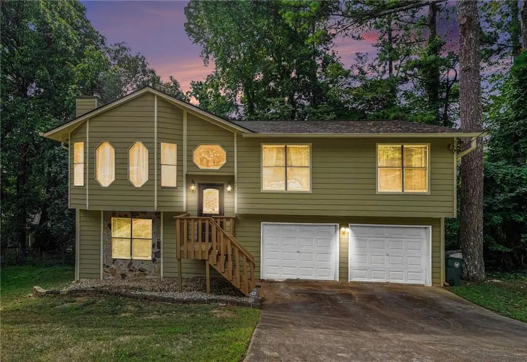 671 Pepperwood Trail, Stone Mountain