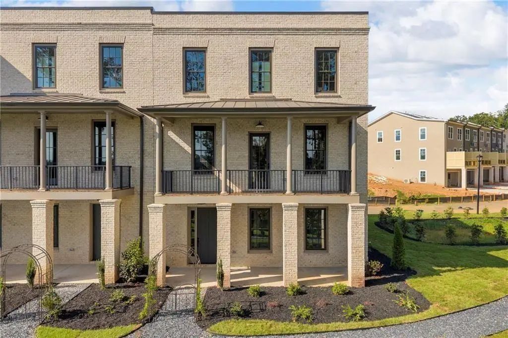 1011 Creekside Lane, Cumming