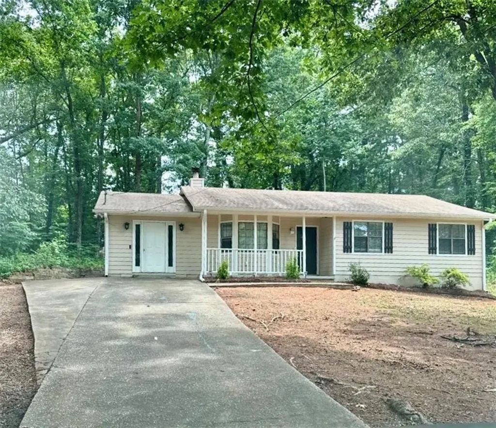 108 Hilltop Circle, Stockbridge