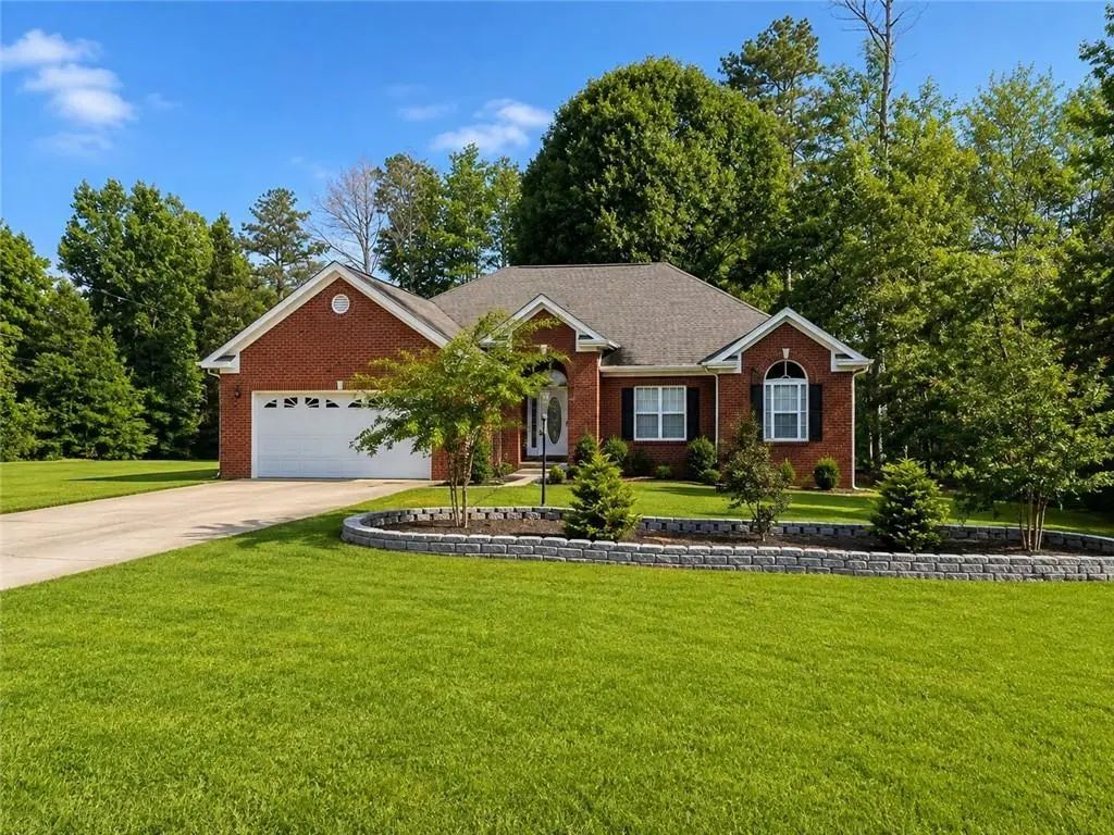 136 Eagles Nest Circle, Carrollton