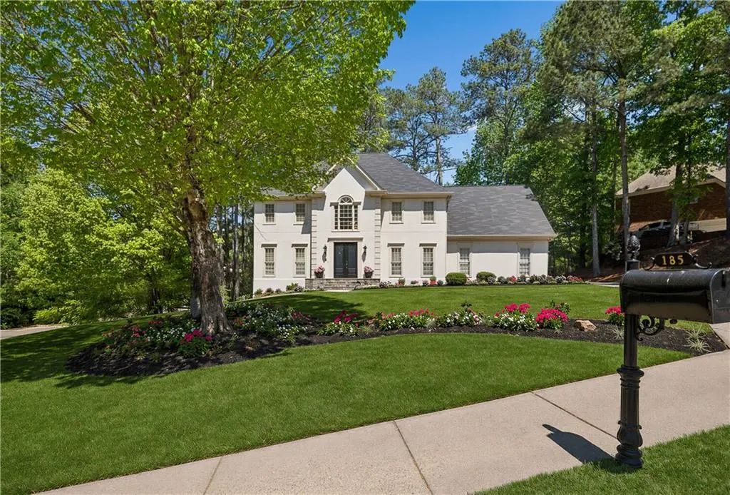185 Chickering Lake Drive, Roswell