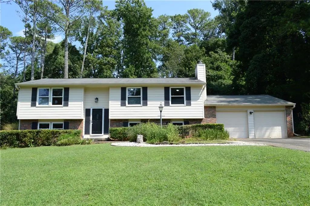 4582 N Landing Way, Marietta
