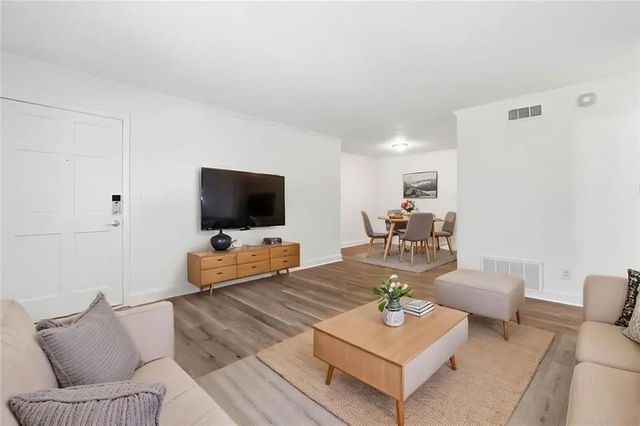Unit L-4 - 3510 Roswell Road Nw, Atlanta
