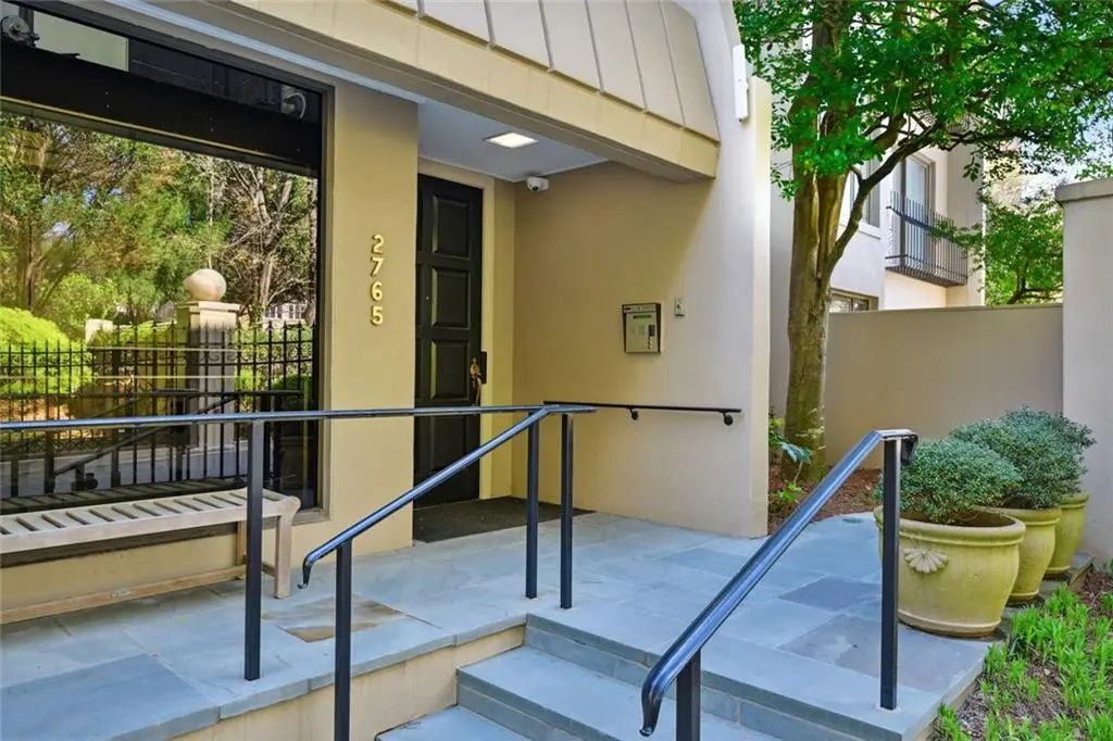 Unit 6 - 2765 Peachtree Road, Atlanta